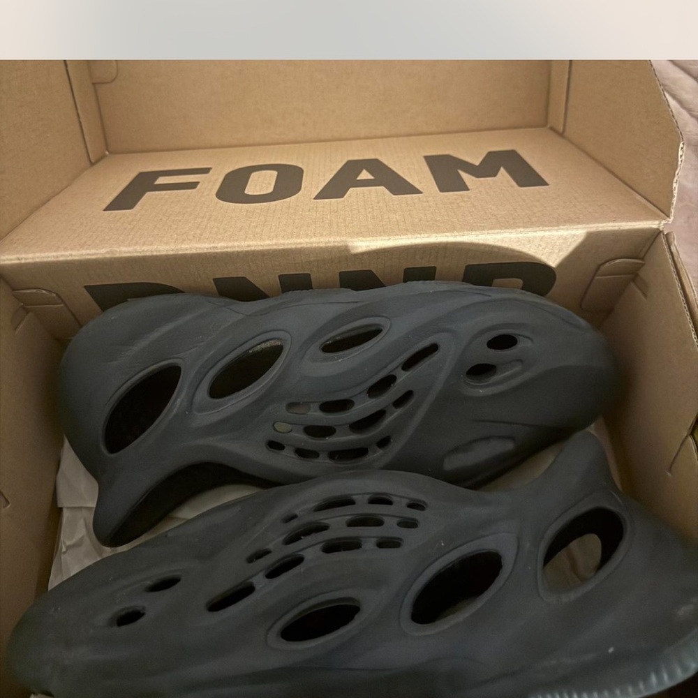 Black yeezy foam runners - Picture 4 of 4